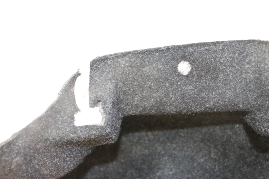 photo de HELMFACH TEPPICH PIAGGIO SUPER LX 125 (2000 - 2003) - Zoom auf Gebrauchszustand