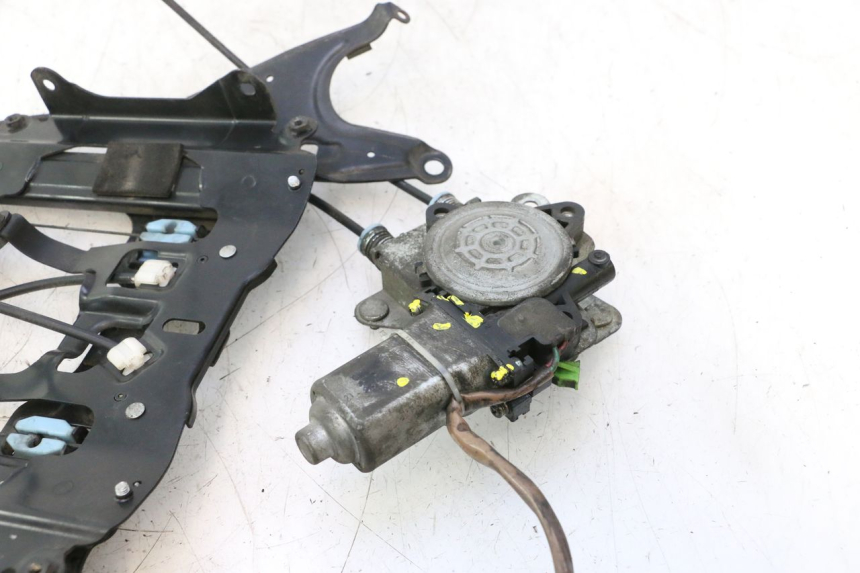 photo de WINDSCHILD MOTOR SUZUKI BURGMAN EXECUTIVE ABS 650 (2006 - 2012) - Zoom auf Gebrauchszustand