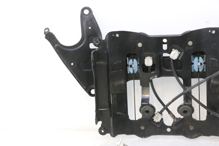 photo de WINDSCHILD MOTOR SUZUKI BURGMAN EXECUTIVE ABS 650 (2006 - 2012) - Details der Befestigungspunkte