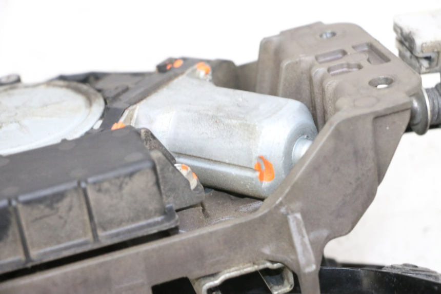 photo de MOTORHAUBE YAMAHA FJR ABS 1300 (2006 - 2012) - Zoom auf Gebrauchszustand