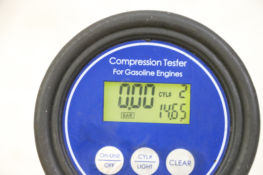 photo de MOTOR SUZUKI GSR 750 (2011 - 2017) - Details der Befestigungspunkte