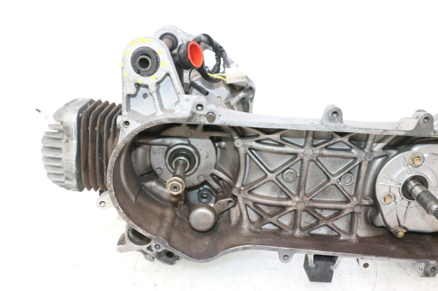 photo de MOTOR PEUGEOT KISBEE 2T 50 (2010 - 2017) - Details der Befestigungspunkte