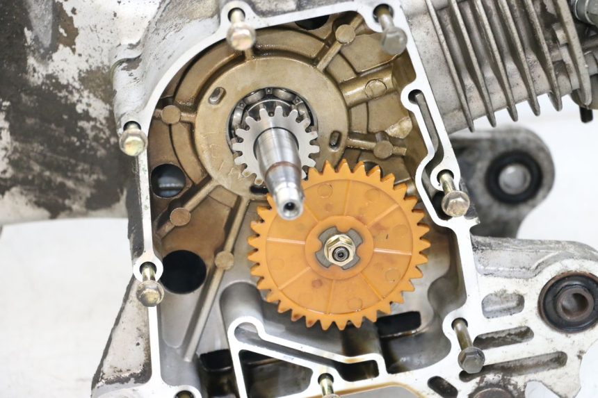 photo de MOTOR PEUGEOT KISBEE 4T 50 (2010 - 2017) - Details der Befestigungspunkte