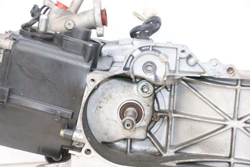 photo de MOTOR PEUGEOT KISBEE 4T 50 (2018 - 2022) - Profilansicht des Ersatzteils