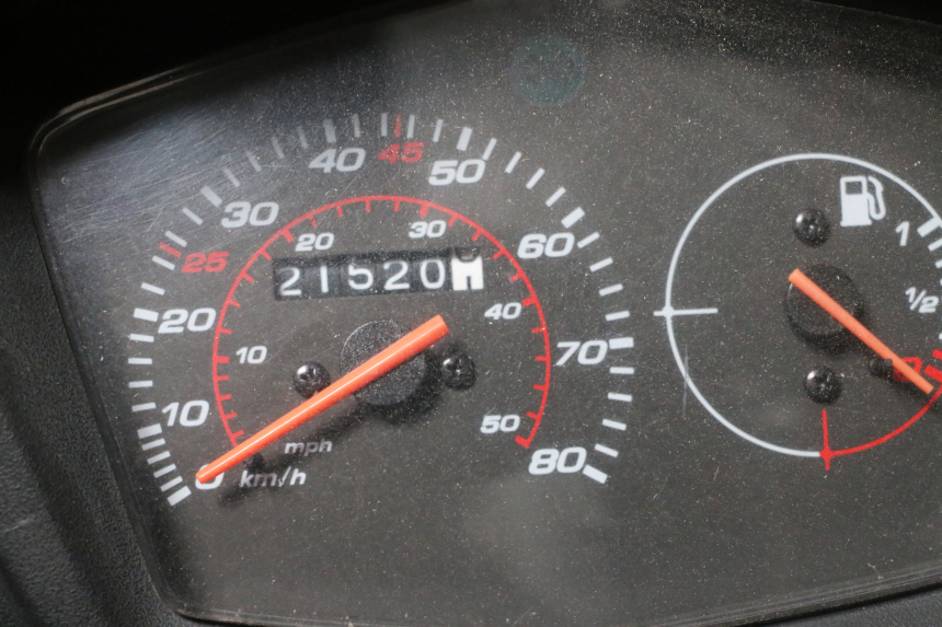 photo de MOTOR PEUGEOT KISBEE 4T 50 (2023 - 2026) - Zoom auf Gebrauchszustand