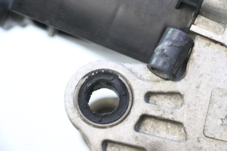 photo de MOTOR PEUGEOT KISBEE 4T 50 (2023 - 2026) - Details der Befestigungspunkte