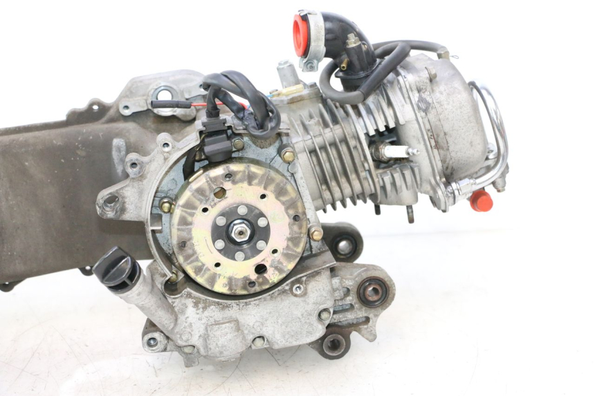 photo de MOTOR PEUGEOT KISBEE 4T 50 (2010 - 2017) - Details der Befestigungspunkte