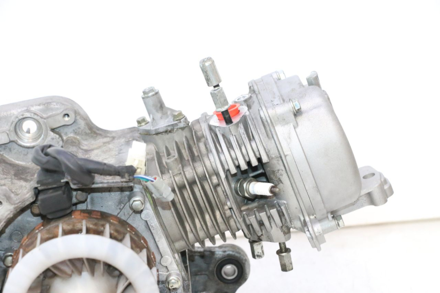 photo de MOTOR PEUGEOT KISBEE 4T 50 (2018 - 2022) - Details der Befestigungspunkte