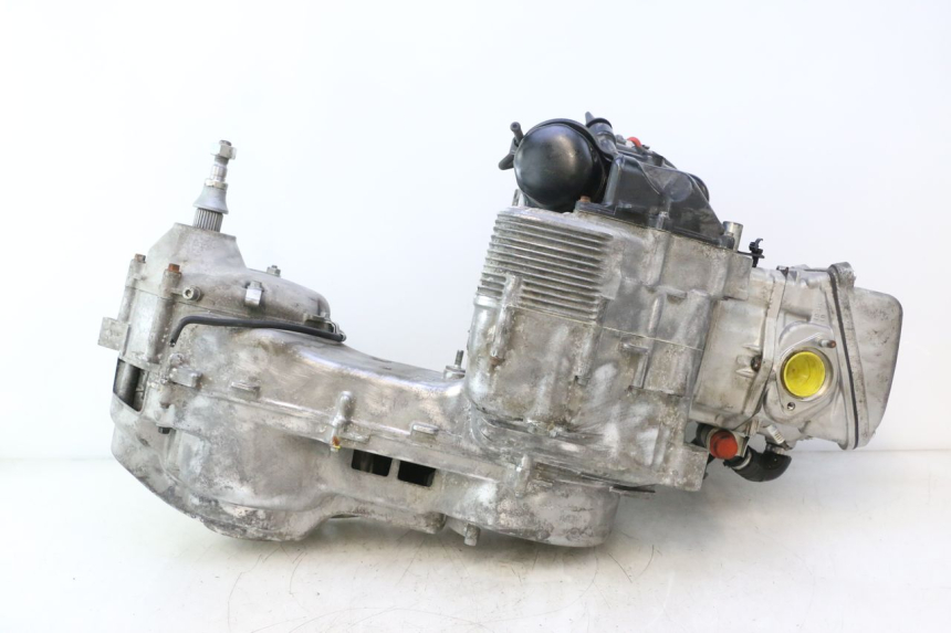 photo de MOTOR PIAGGIO MP3 HPE 530 (2022 - 2026) - Oberflächenzustand und Material