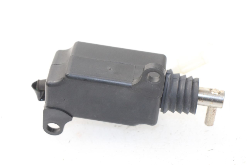 photo de KOFFERRAUMÖFFNUNGSMOTOR SYM FIDDLE 3 III 125 (2014 - 2020) - Zoom auf Gebrauchszustand