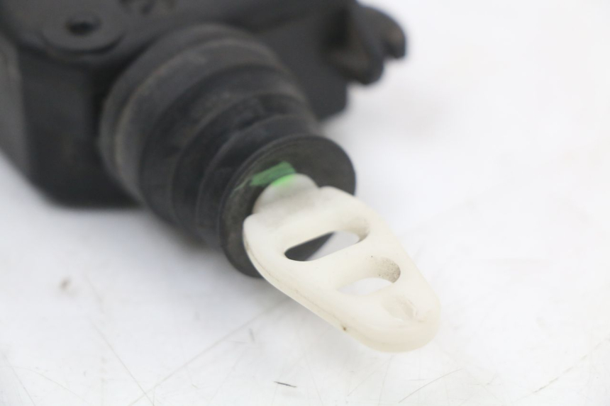 photo de SITZBANKSCHLOSS MOTOR  PEUGEOT GEOPOLIS RS 125 (2007 - 2009) - Zoom auf Gebrauchszustand