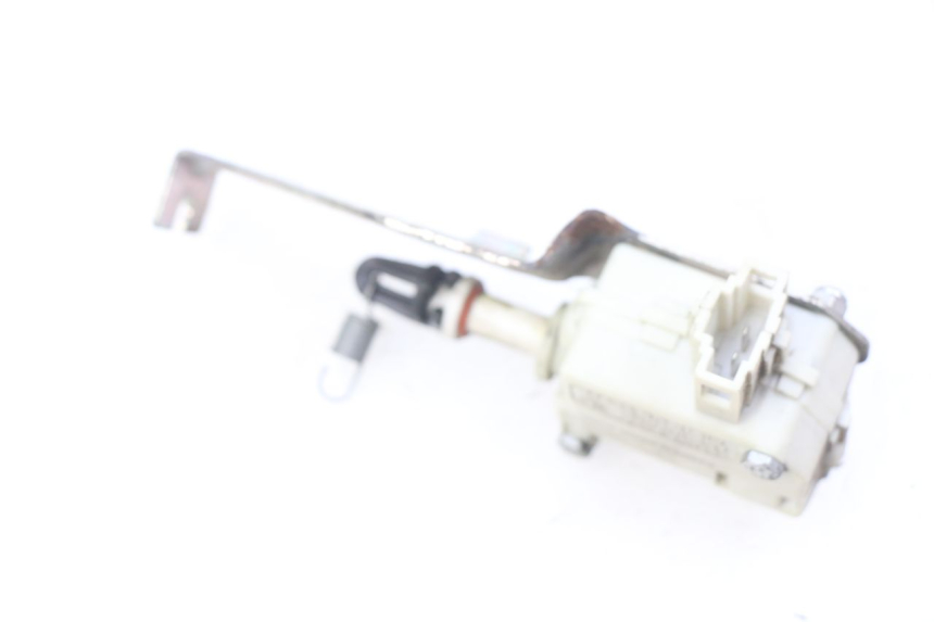 photo de KOFFERRAUMÖFFNUNGSMOTOR PIAGGIO LIBERTY IGET 4T 50 (2015 - 2020) - Alternative Perspektive