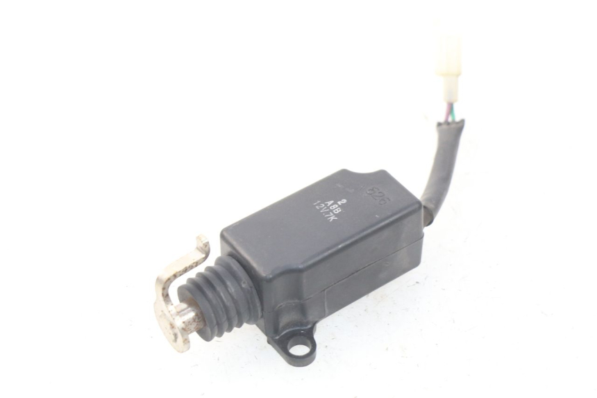 photo de SITZBANKSCHLOSS MOTOR  SYM MIO 100 (2006 - 2017) - Detailansicht des Bauteils