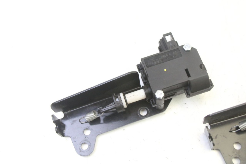 photo de SITZBANKSCHLOSS MOTOR  PIAGGIO MP3 HPE 310 (2024 - 2025) - Detailansicht des Bauteils