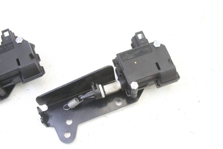 photo de SITZBANKSCHLOSS MOTOR  PIAGGIO MP3 HPE 310 (2024 - 2025) - Zoom auf Gebrauchszustand