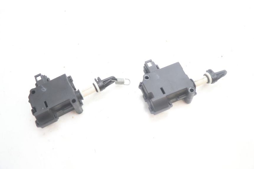 photo de SITZBANKSCHLOSS MOTOR  PIAGGIO MP3 HPE 530 (2022 - 2026) - Technische Nahaufnahme