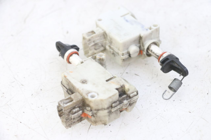 photo de KOFFERRAUMÖFFNUNGSMOTOR PIAGGIO MP3 LT 300 (2010 - 2016) - Gesamtansicht des Produkts