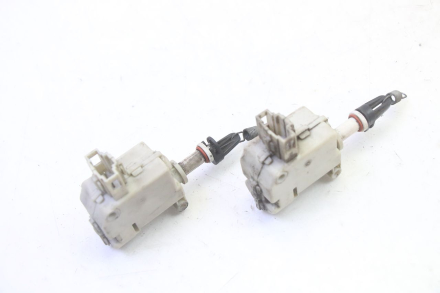 photo de KOFFERRAUMÖFFNUNGSMOTOR PIAGGIO MP3 LT 300 (2010 - 2016) - Detailansicht des Bauteils