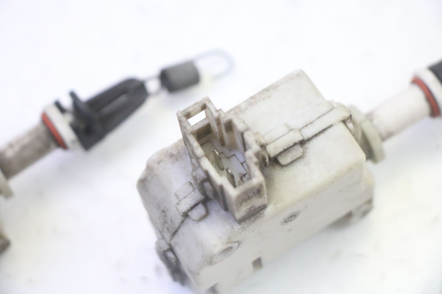 photo de KOFFERRAUMÖFFNUNGSMOTOR PIAGGIO MP3 LT 300 (2010 - 2016) - Zoom auf Gebrauchszustand