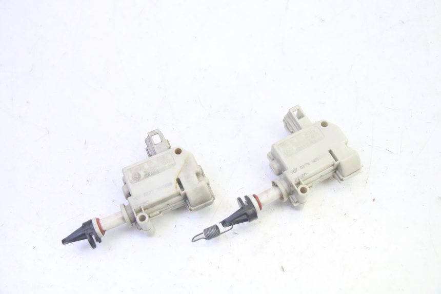 photo de KOFFERRAUMÖFFNUNGSMOTOR PIAGGIO MP3 LT 400 (2007 - 2012) - Hauptansicht