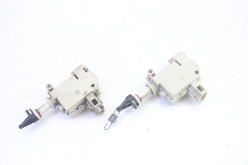 photo de KOFFERRAUMÖFFNUNGSMOTOR PIAGGIO MP3 LT 400 (2007 - 2012) - Alternative Perspektive