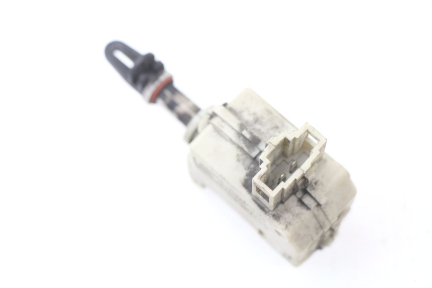 photo de KOFFERRAUMÖFFNUNGSMOTOR PIAGGIO MP3 125 (2006 - 2014) - Zoom auf Gebrauchszustand