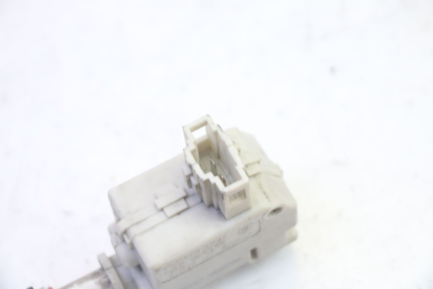 photo de SITZBANKSCHLOSS MOTOR  PIAGGIO MP3 RL 250 (2006 - 2010) - Zoom auf Gebrauchszustand