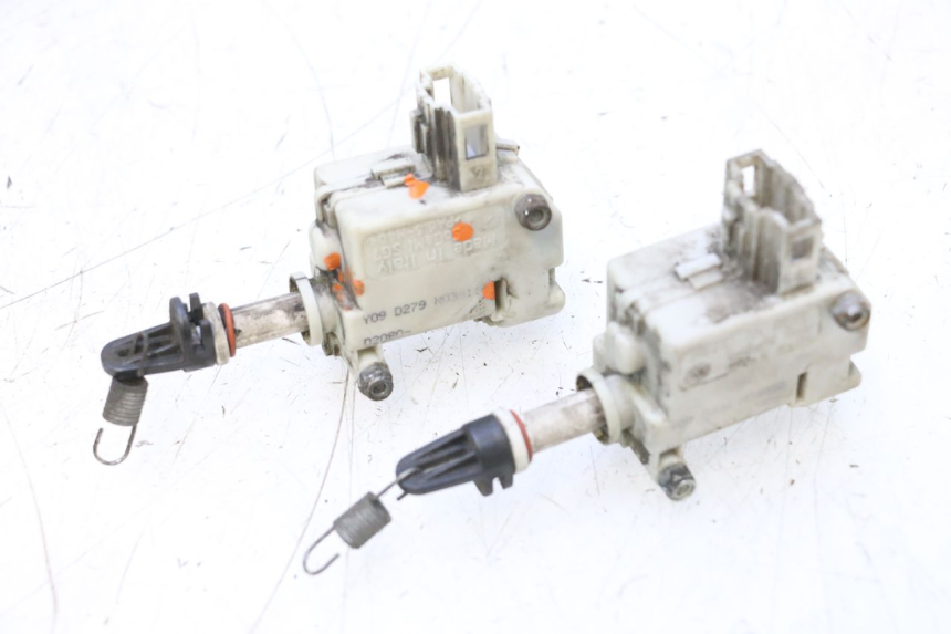 photo de SITZBANKSCHLOSS MOTOR  PIAGGIO MP3 RL 250 (2006 - 2010) - Hauptansicht
