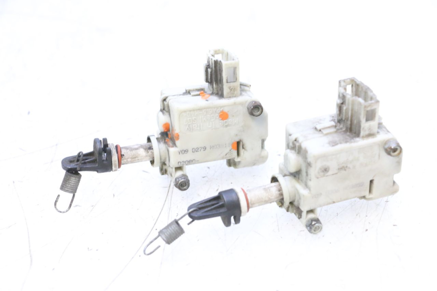 photo de SITZBANKSCHLOSS MOTOR  PIAGGIO MP3 RL 250 (2006 - 2010) - Details der Befestigungspunkte