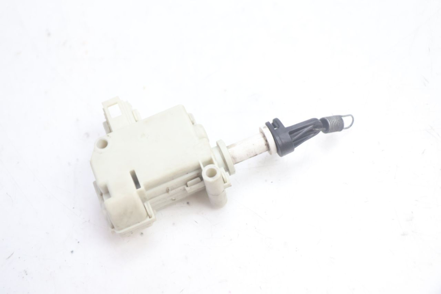 photo de SITZBANKSCHLOSS MOTOR  PIAGGIO MP3 500 (2016 - 2018) - Detailansicht des Bauteils