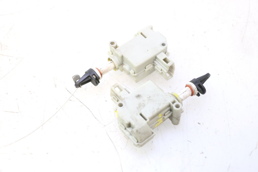 photo de SITZBANKSCHLOSS MOTOR  PIAGGIO MP3 500 (2011 - 2015) - Hauptansicht