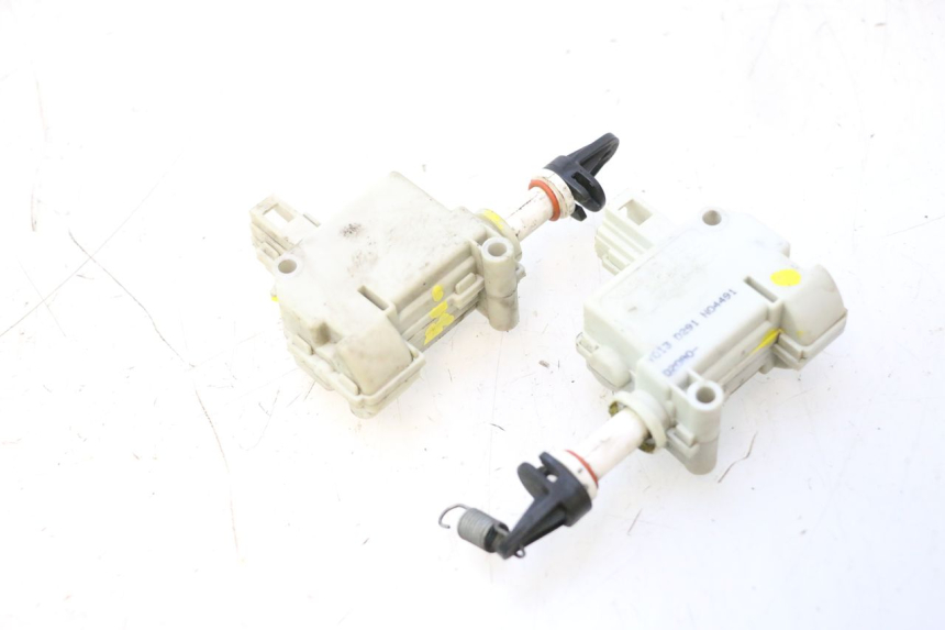 photo de SITZBANKSCHLOSS MOTOR  PIAGGIO MP3 500 (2011 - 2015) - Detailansicht des Bauteils