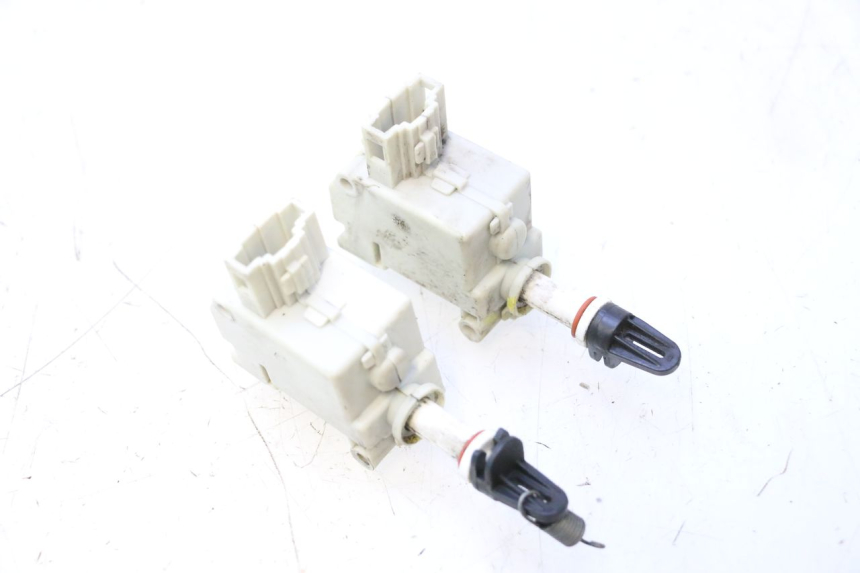 photo de SITZBANKSCHLOSS MOTOR  PIAGGIO MP3 500 (2011 - 2015) - Alternative Perspektive