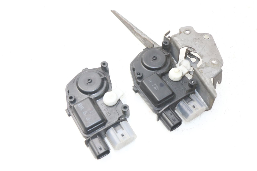 photo de SITZBANKSCHLOSS MOTOR  HONDA NSS EX FORZA 250 (2005 - 2013) - Alternative Perspektive