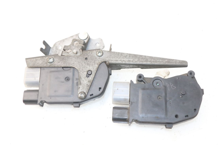 photo de SITZBANKSCHLOSS MOTOR  HONDA NSS EX FORZA 250 (2005 - 2013) - Technische Nahaufnahme