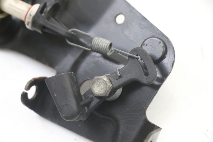 photo de KOFFERRAUMÖFFNUNGSMOTOR PIAGGIO VESPA GRANTURISMO 125 (2003 - 2007) - Zoom auf Gebrauchszustand