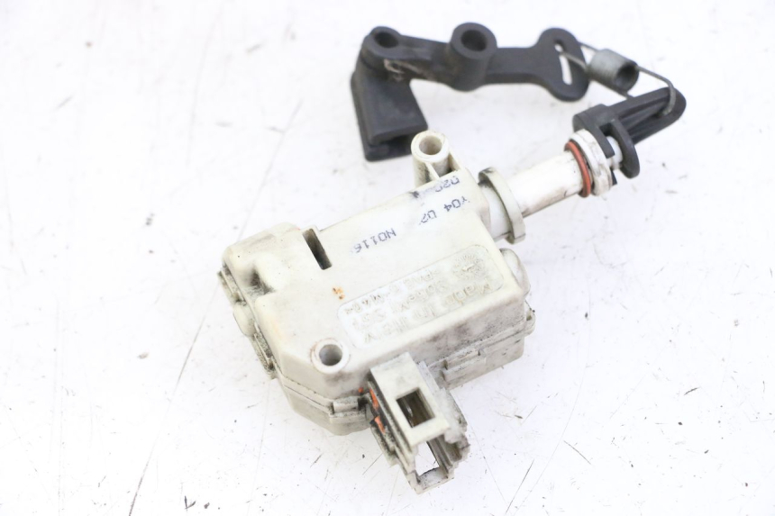 photo de SITZBANKSCHLOSS MOTOR  PIAGGIO VESPA GRANTURISMO 200 (2004 - 2005) - Detailansicht des Bauteils