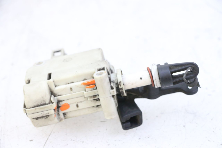 photo de SITZBANKSCHLOSS MOTOR  PIAGGIO VESPA GRANTURISMO 200 (2004 - 2005) - Zoom auf Gebrauchszustand