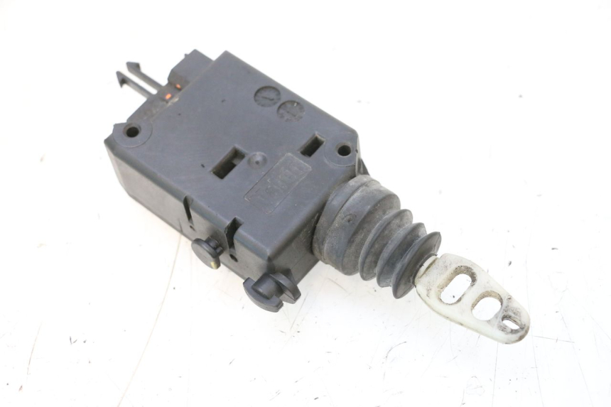 photo de KOFFERRAUMÖFFNUNGSMOTOR PEUGEOT SATELIS COMPRESSOR K15 125 (2006 - 2009) - Technische Nahaufnahme