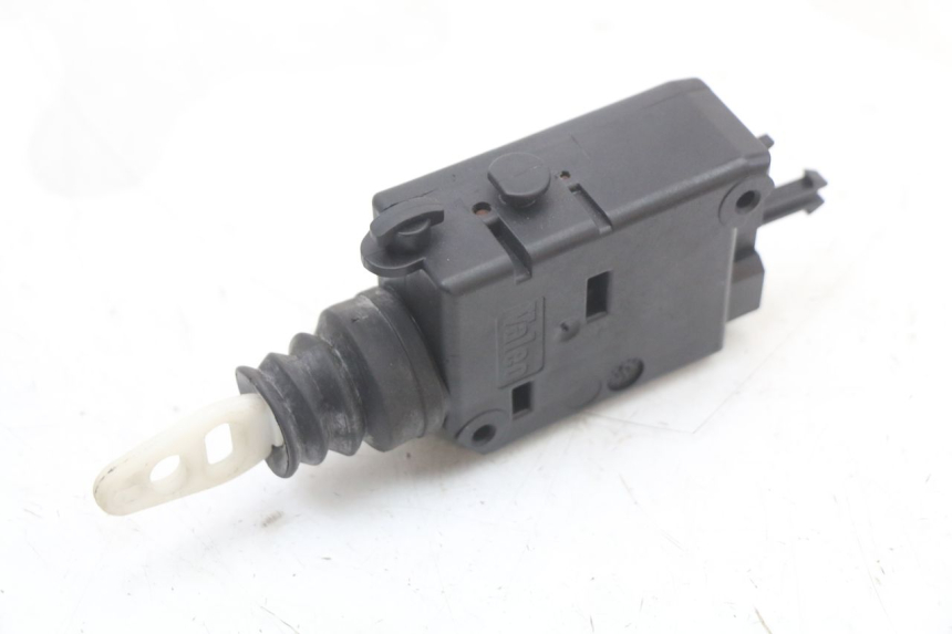 photo de KOFFERRAUMÖFFNUNGSMOTOR PEUGEOT SATELIS 125 (2010 - 2012) - Zoom auf Gebrauchszustand