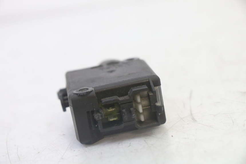 photo de KOFFERRAUMÖFFNUNGSMOTOR PEUGEOT SATELIS 125 (2010 - 2012) - Alternative Perspektive