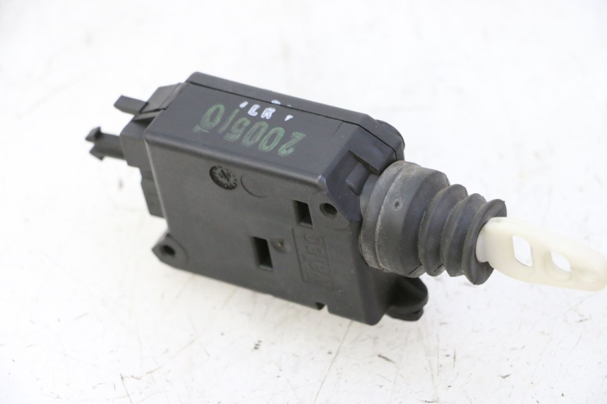 photo de KOFFERRAUMÖFFNUNGSMOTOR PEUGEOT SATELIS 125 (2006 - 2009) - Technische Nahaufnahme