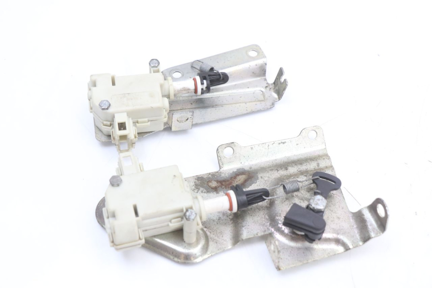 photo de KOFFERRAUMÖFFNUNGSMOTOR PIAGGIO X10 125 (2012 - 2017) - Hauptansicht