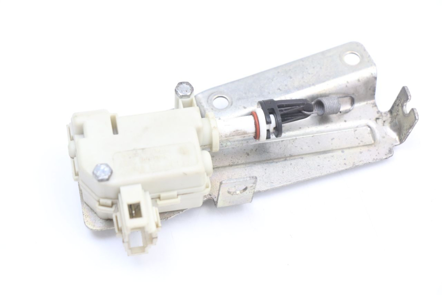 photo de KOFFERRAUMÖFFNUNGSMOTOR PIAGGIO X10 125 (2012 - 2017) - Detailansicht des Bauteils