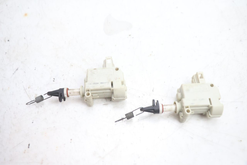 photo de SITZBANKSCHLOSS MOTOR  PIAGGIO X8 STREET 125 (2006 - 2007) - Hauptansicht