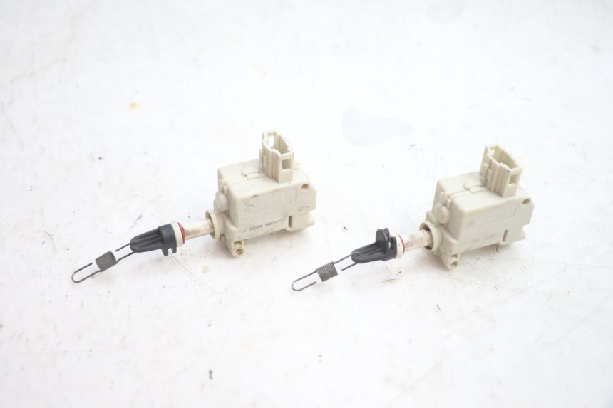 photo de SITZBANKSCHLOSS MOTOR  PIAGGIO X8 STREET 125 (2006 - 2007) - Detailansicht des Bauteils