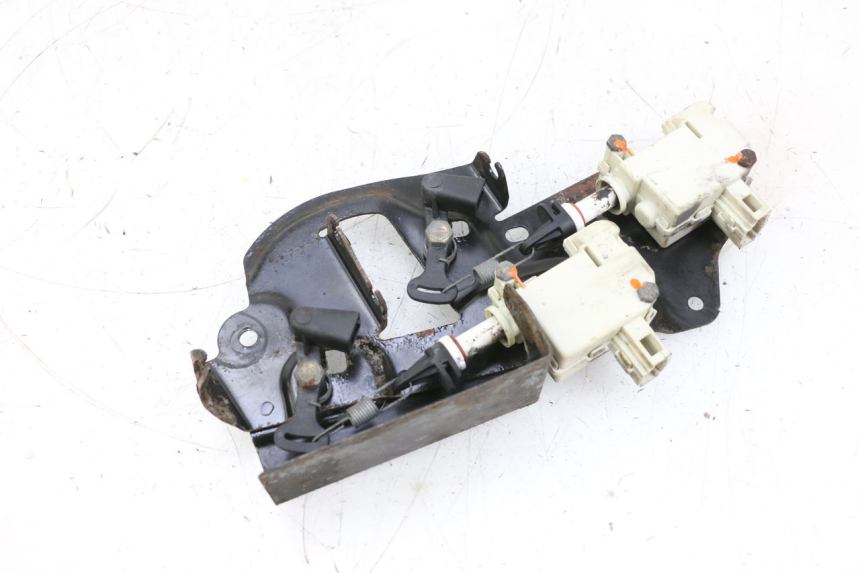 photo de SITZBANKSCHLOSS MOTOR  PIAGGIO X8 125 (2004 - 2007) - Hauptansicht