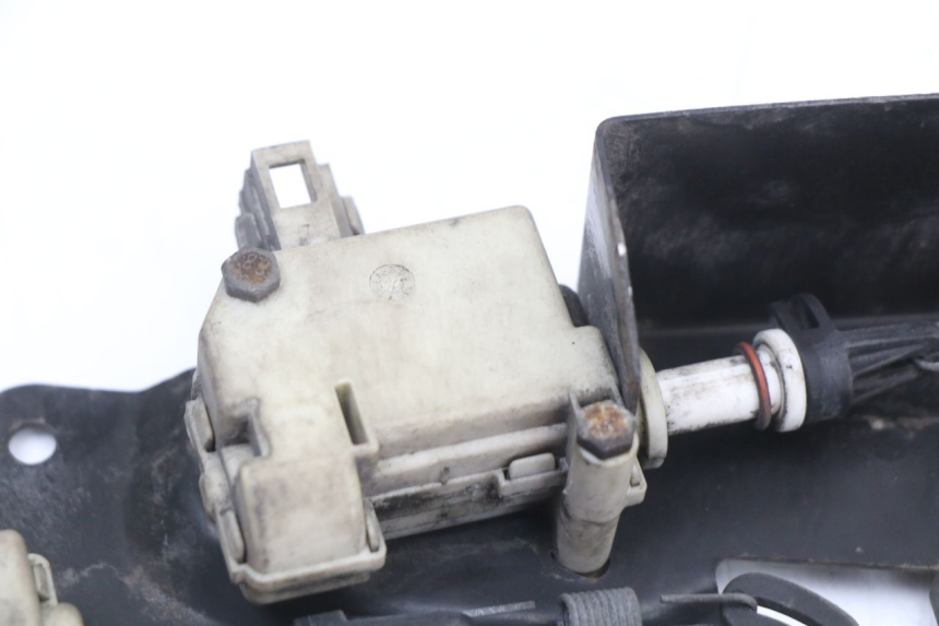 photo de SITZBANKSCHLOSS MOTOR  PIAGGIO XEVO - X EVO 125 (2007 - 2017) - Technische Nahaufnahme