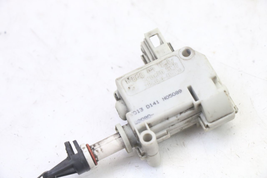 photo de SITZBANKSCHLOSS MOTOR  PIAGGIO XEVO - X EVO 125 (2007 - 2017) - Detailansicht des Bauteils