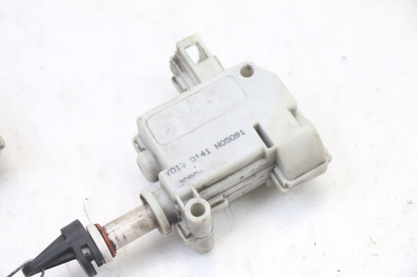 photo de SITZBANKSCHLOSS MOTOR  PIAGGIO XEVO - X EVO 125 (2007 - 2017) - Zoom auf Gebrauchszustand